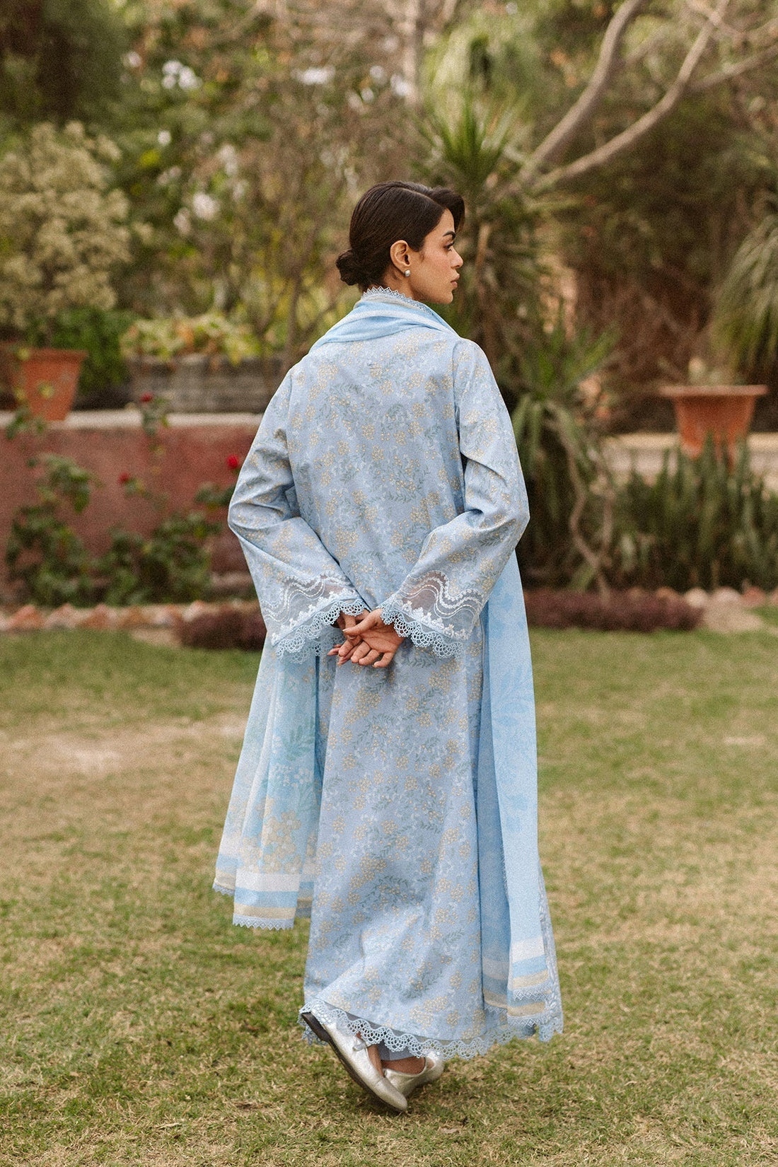 Ayzel | The Bare Minimum | Vezia